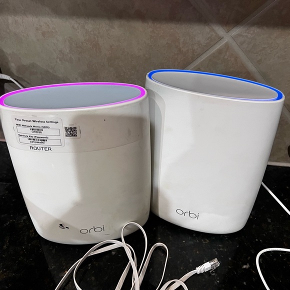 White Wireless Router System - Picture 4 of 7